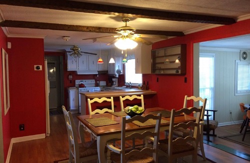 Milledgeville Cottage | HOME WITH PRIVATE DOCK.