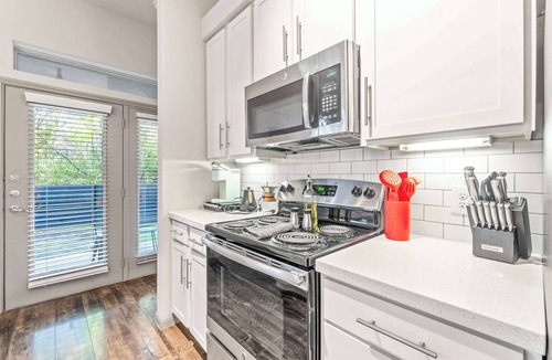 Montopolis Apartment | Homey 2BR suite close to Downtown w/fast WiFi