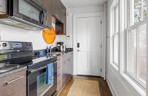 Cannonborough Elliotborough Apartment | Honeymoon Paradise | The Tango