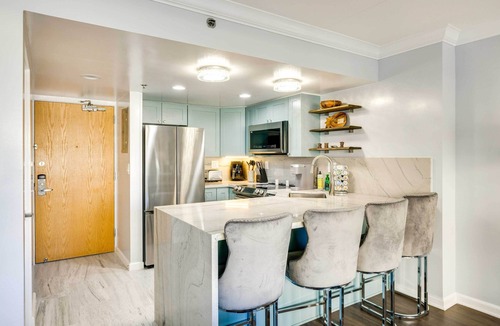 Waikiki Apartment | Honolulu Studio w/Ocean View: Parking Included!