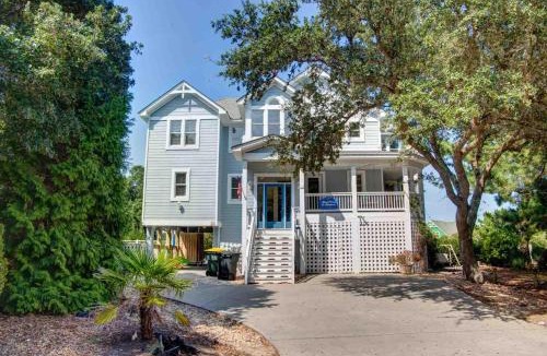 Corolla Light House | Hook, Wine & Stinkers