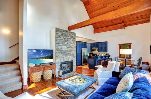 Townville House | Hopkins Road Chalet on Hartwell