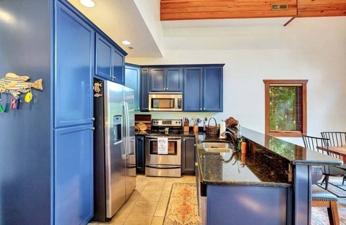 Townville House | Hopkins Road Chalet on Hartwell