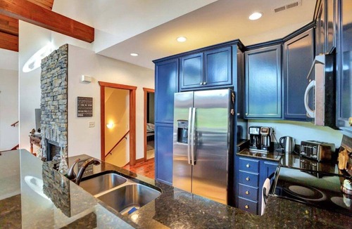 Townville House | Hopkins Road Chalet on Hartwell