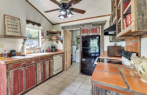 Tarpley Cabin | Horse Friendly! Hill Country Retreat w/Views