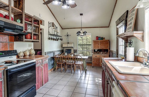 Tarpley Cabin | Horse Friendly! Hill Country Retreat w/Views