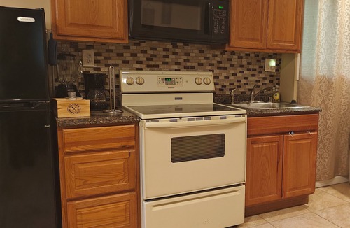 Clinton House | Hospitality Suite-JBA- South MD Hosp -1bed, 1 bath, living rm, kitchenette