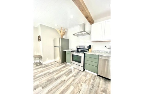 Jacksonville House | Hot tub! 2Mins 2Base Clean & Cozy Sleeps 6. Near beaches