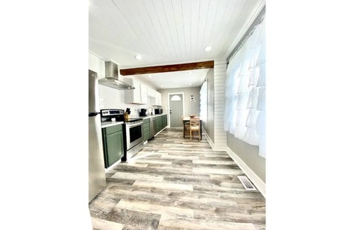 Jacksonville House | Hot tub! 2Mins 2Base Clean & Cozy Sleeps 6. Near beaches