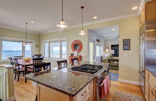 Surf City House | Hot Tub, BeachFront, Island Center, Walk to Restaurants