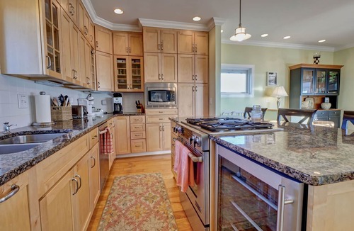 Surf City House | Hot Tub, BeachFront, Island Center, Walk to Restaurants