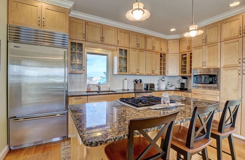 Surf City House | Hot Tub, BeachFront, Island Center, Walk to Restaurants
