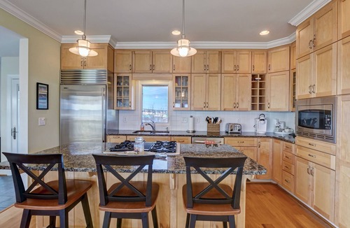Surf City House | Hot Tub, BeachFront, Island Center, Walk to Restaurants