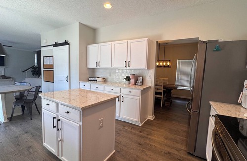 Simpsonville House | HOT TUB, Community Pool, AC, 5-Bedroom Oasis in Simpsonville