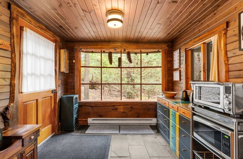 Berkeley Springs Cabin | Hot Tub, Fire Pit, Grill, Outdoor Shower & River