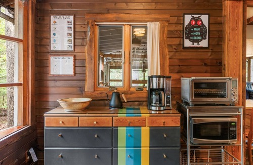 Berkeley Springs Cabin | Hot Tub, Fire Pit, Grill, Outdoor Shower & River