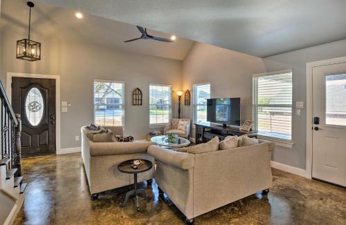 Granbury House | Hot Tub & Fire Pit! Cozy Granbury Escape Near Lake