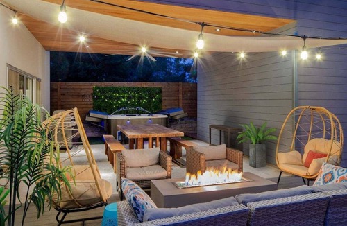 Swede Hill House | Hot tub, fire pit, game&yoga lawn, Walk to Dtown!
