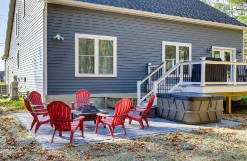 Snow Hill House | Hot Tub Haven 2 Mi to Beach! ‘Christy's Cottage’