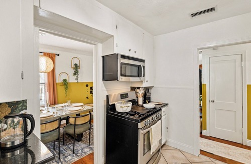 Zilker House | HOT TUB No Fee - 4Bedroom Zilker OASIS - Family Friendly