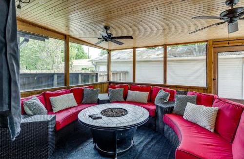 Bryan House | Hot Tub + Outdoor Kitchen: Stylish Home in Bryan
