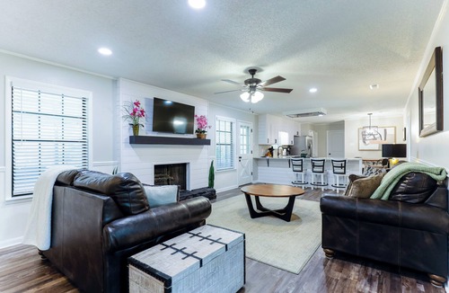 Valdosta House | Hot Tub, Pool Table, Ping-Pong, Private Playground, Fire Pit, Library, Play Room