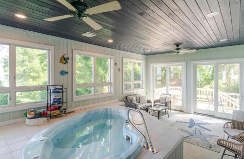 Urbanna House | Hot Tub + Private Beach: Waterfront Urbanna Escape