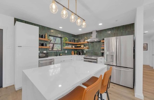 Cedar Park House | Hot Tub | Speakeasy | Basketball Court | Sleeps 12