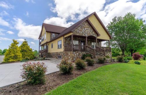 Mars Hill House | Hot Tub, Views & Game Room - 20 min to Downtown Asheville!