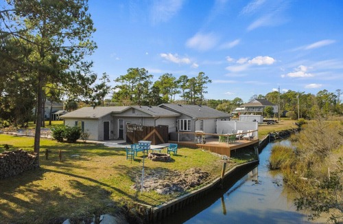 Morehead City House | Hot Tub~Waterfront Retreat~EPIC Game Room~Private