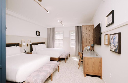 Old Town Alexandria Hotel | Hotel Heron Alexandria Old Town, Curio Collection by Hilton