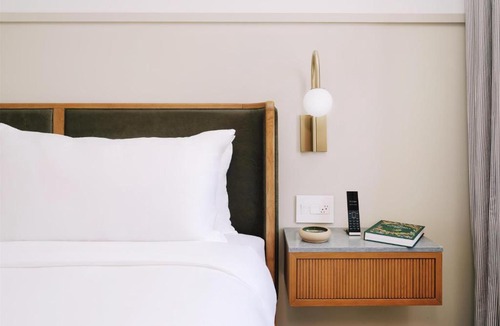 Old Town Alexandria Hotel | Hotel Heron Alexandria Old Town, Curio Collection by Hilton