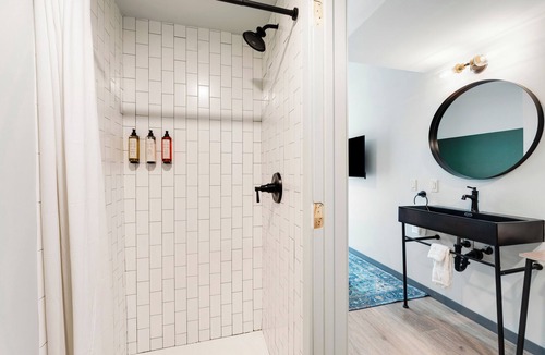 Gallaudet Hotel | Hotel Nell - Union Market