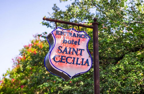 Travis Heights Hotel | Hotel Saint Cecilia