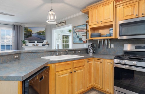 Henrico House | House on Lake Gaston - Main Lake Views: 5 Bedrooms, Sleeps 13, Pet-Friendly