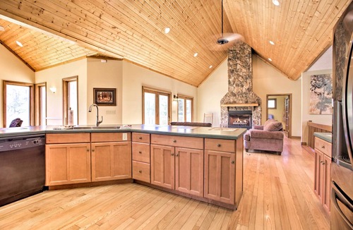 Edray House | House w/Deck, Fire Pit - 15 Mins to Snowshoe!