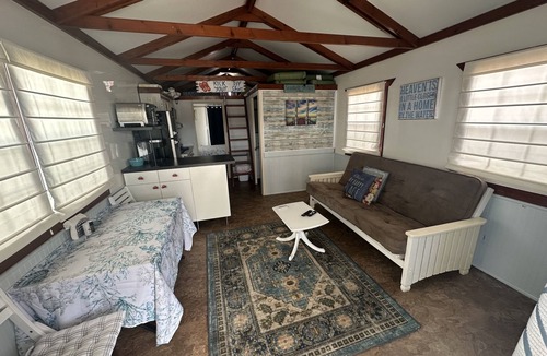 Dam Neck Boat Rental | Houseboat in Virginia Beach