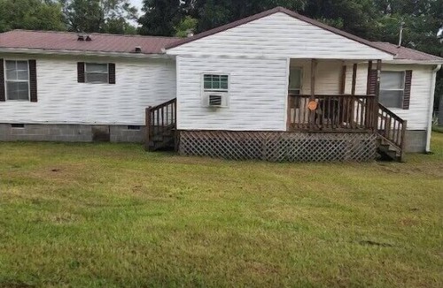 Sandersville House | How Suite it Isnn
