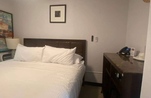 Hillsboro Hotel | Howard Johnson by Wyndham Hillsboro TX