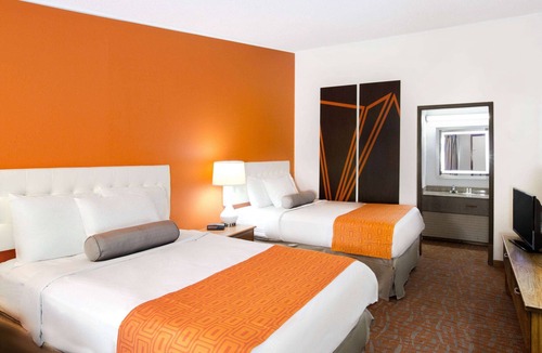Wilmington Hotel | Howard Johnson by Wyndham Wilmington