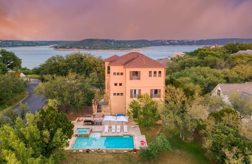 Travis Landing House | Hudson by AvantStay Magnificent Home w/ Beautiful Views, Multiple Living Areas, Pool & Games!
