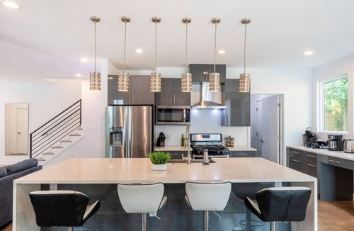 Blackshear-Prospect Hill Apartment | Huge 6BR Gem w/ Hot Tub - Near Downtown, SXSW