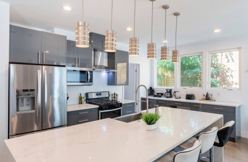 Blackshear-Prospect Hill Apartment | Huge 6BR Gem w/ Hot Tub - Near Downtown, SXSW