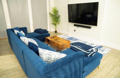 Downtown Baltimore Apartment | Huge Downtown Baltimore home with parking