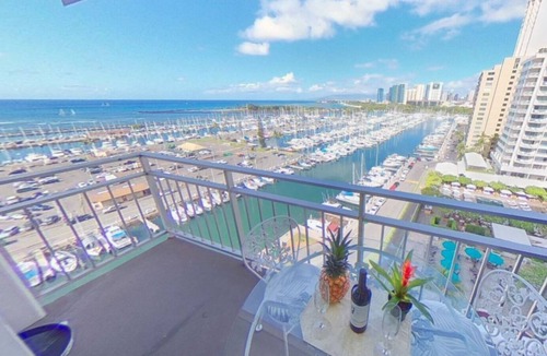 Waikiki Condo | HUGE OCT-NOV. DISCOUNT, PANORAMIC WRAP-AROUND OCEANFRONT CORNER UNIT 2 BALCONIES