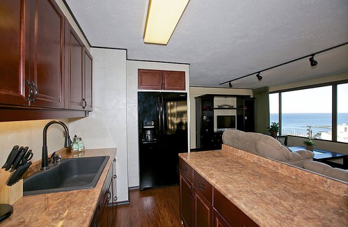 Waikiki Condo | Huge Panoramic Ocean View. Walk to the Beach.nLow rate of 3,900 per month.