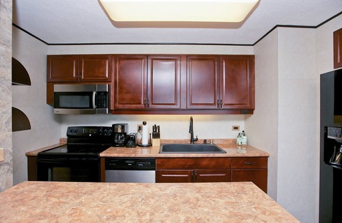 Waikiki Condo | Huge Panoramic Ocean View. Walk to the Beach.nLow rate of 3,900 per month.