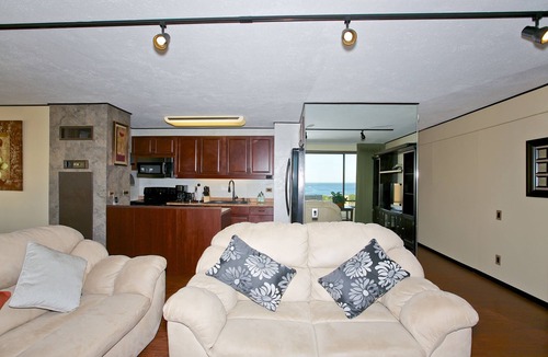 Waikiki Condo | Huge Panoramic Ocean View. Walk to the Beach.nLow rate of 3,900 per month.
