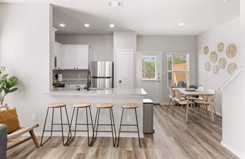 Castroville House | HUGE Quadplex 12Br+10Ba Near Sea World Sleeps 32!