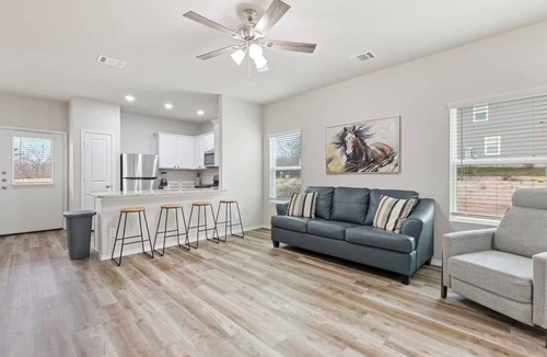 Castroville House | HUGE Quadplex 12Br+10Ba Near Sea World Sleeps 32!